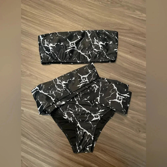 SHEIN black and white two piece high waisted swimsuit size 1XL - Picture 1 of 4